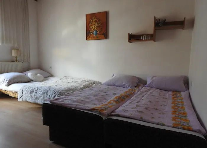 Nad Jamnem منزل للإقامة ميلنو